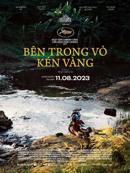 پوستر Bên Trong Vỏ Kén Vàng